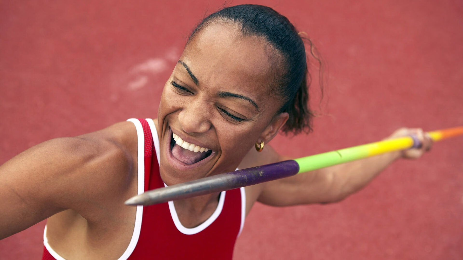 世界极限冲浪大浪赛 葡萄牙纳扎雷站 选手完成近30米巨浪骑乘